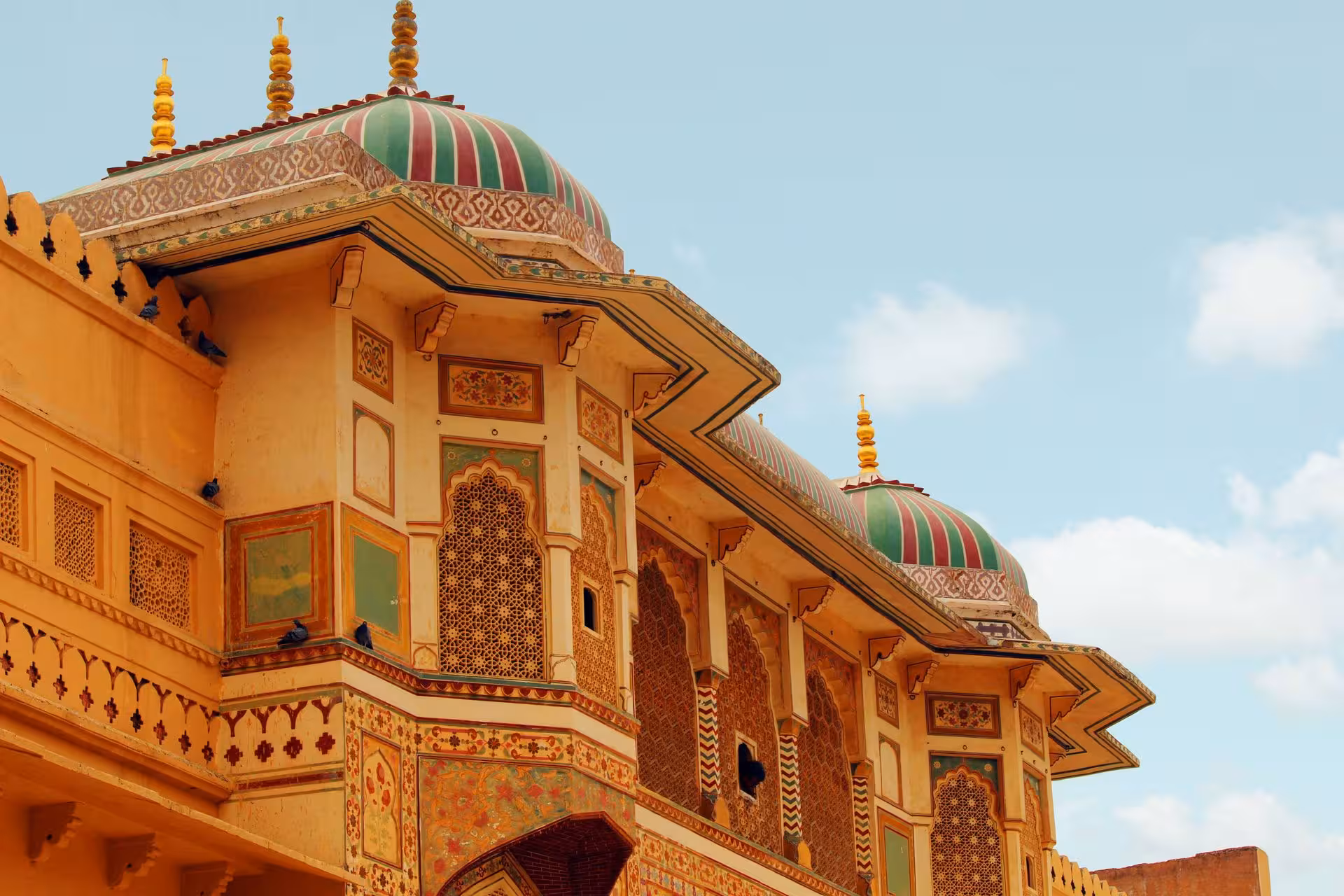 The Jaipur Hotel Paradigm: A Real-World Look at AI vs. Human Intuition in Hotel Pricing